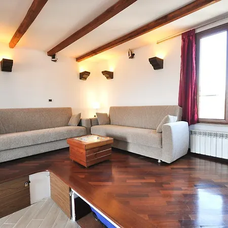 Penthouse With View Apartman *
